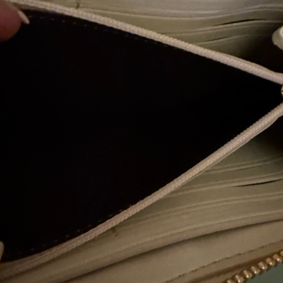 Coach Beige and White Wallet - Picture 8 of 11